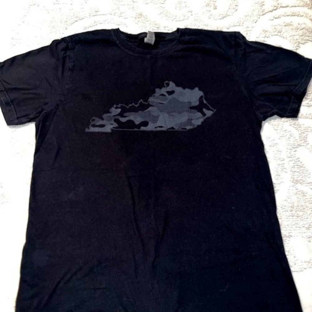 Camo Kentucky state Tee in size medium